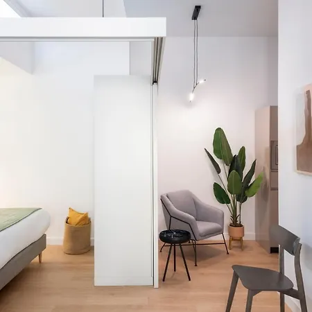 Santas Patronas, Maestranza Apartamento