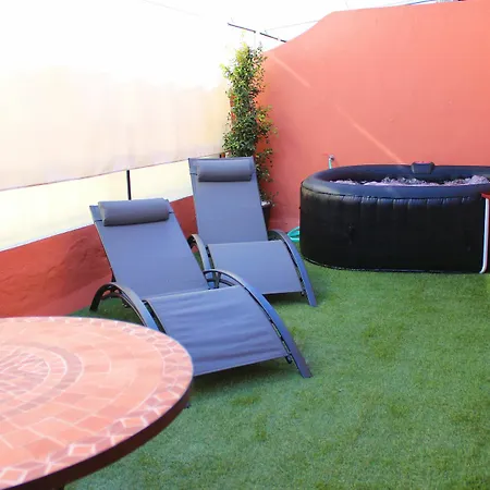Santas Patronas, Maestranza Apartamento